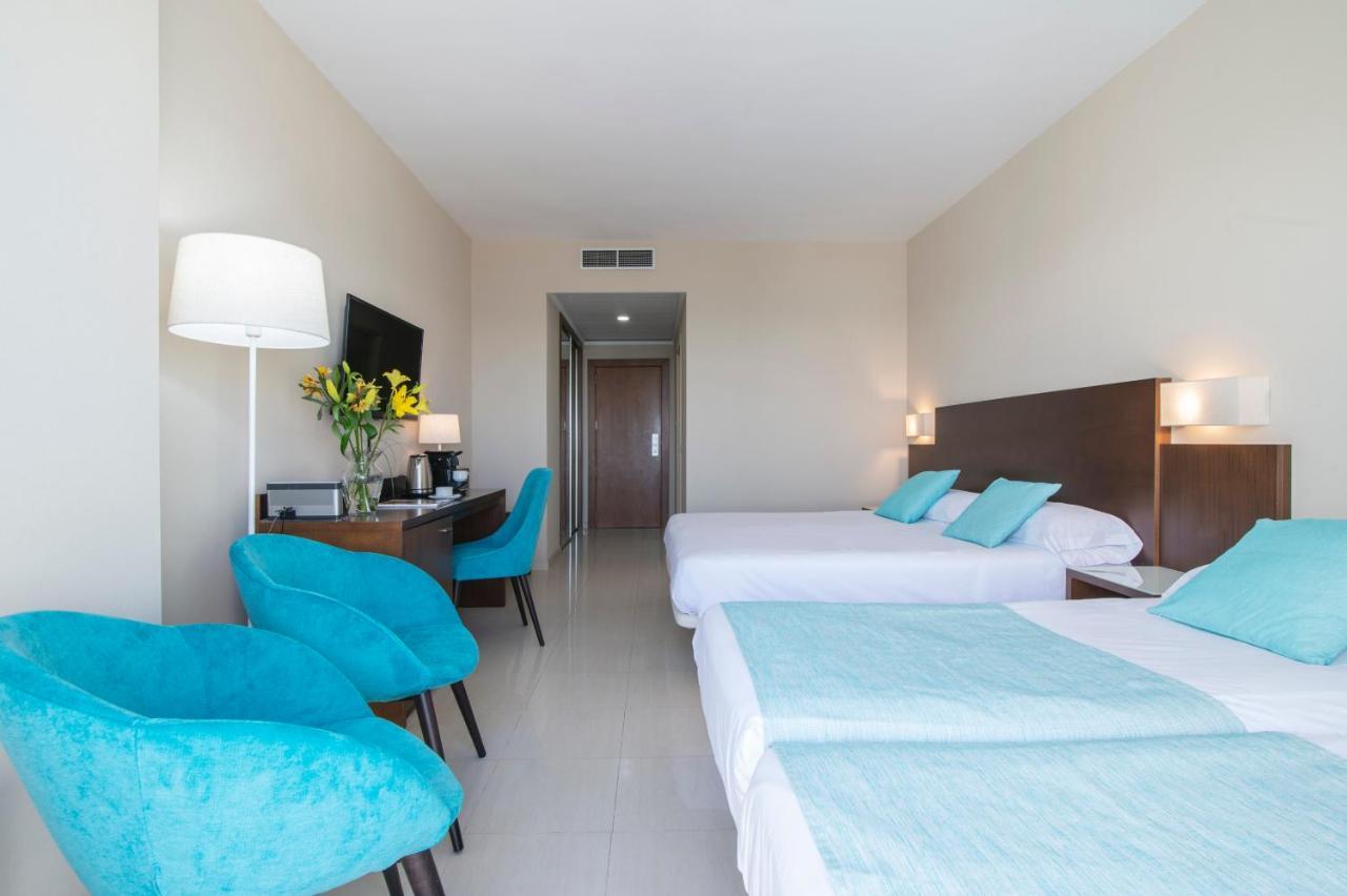 Vierbettzimmer mit Meerblick und großer Terrasse
